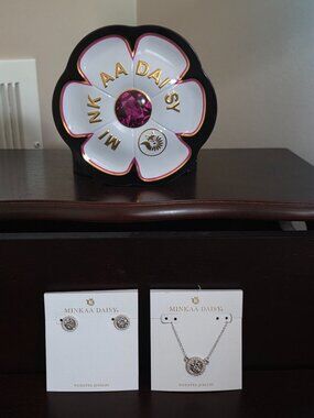 Minkaa Daisy Silver Opal Fox Necklace & Earrings Jewelry Set - NWOT